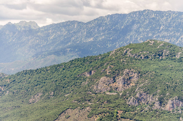 Näkymä Meteorivuorelle Kalambakan kaupungin lähellä, Länsi-Thessaliassa, Kreikassa. - Valokuva, kuva