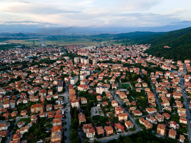 Amazing Aerial Sunset view of town of Petrich, Blagoevgrad region, Bulgaria - Foto, imagen