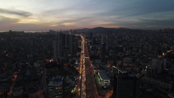 Nigth traffic, ville nuit vue aérienne sur drone - Photo, image