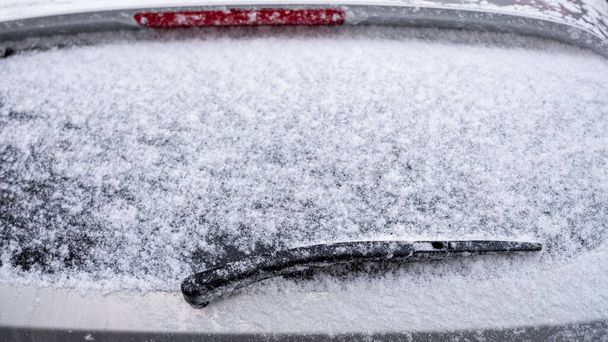 windshield wiper on snow covered car window - Foto, imagen