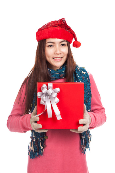 Asian girl with red christmas hat show a gift box - Fotó, kép