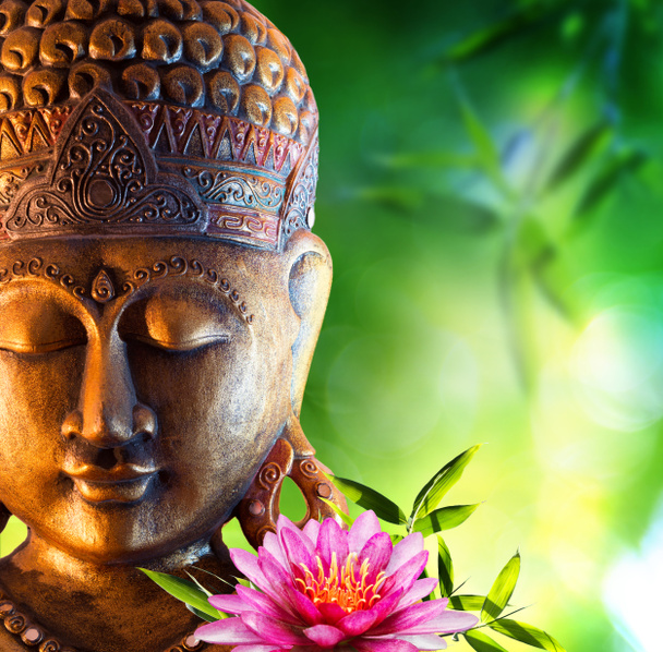 Oosterse achtergrond met Boeddha, lily en bamboe - Foto, afbeelding