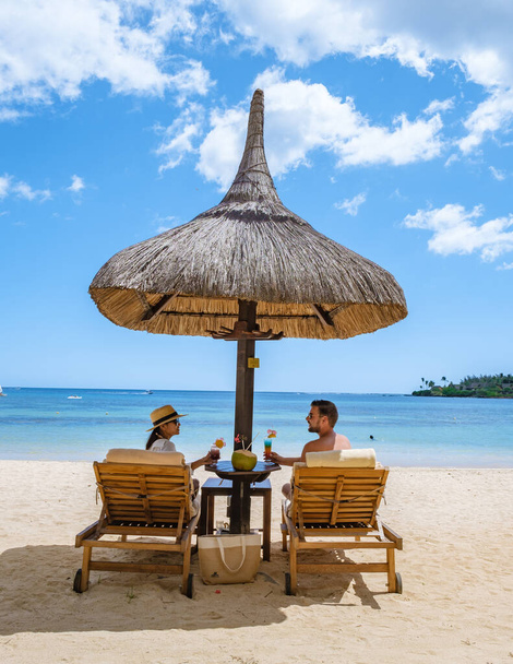 luxury travel, romantic beach getaway holidays for honeymoon couple, tropical vacation in luxurious hotel - Фото, изображение
