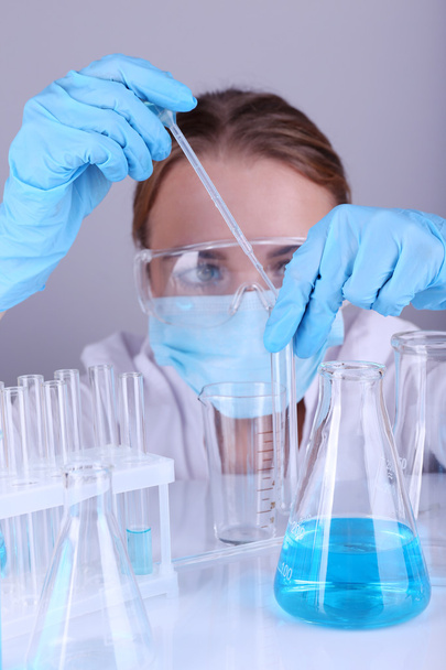 Laboratory assistant making medical test in laboratory - Zdjęcie, obraz