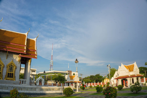 Buddhist temple in Bangkok city sunset sky travel sightseeinng concept Thailand - Fotoğraf, Görsel
