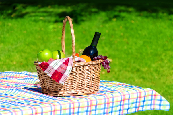 Picnic basket with fruits and wine - Photo, Image