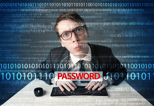 Junger Geek-Hacker stiehlt Passwort  - Foto, Bild