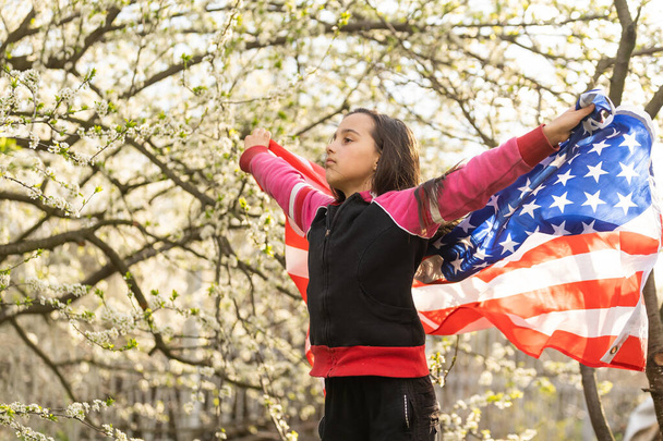 July 4th: Excited Little Girl Holding Flags - Foto, imagen