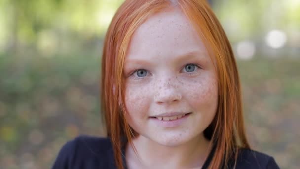 Natural appearance of a girl with beautiful freckles on her face. - Imágenes, Vídeo