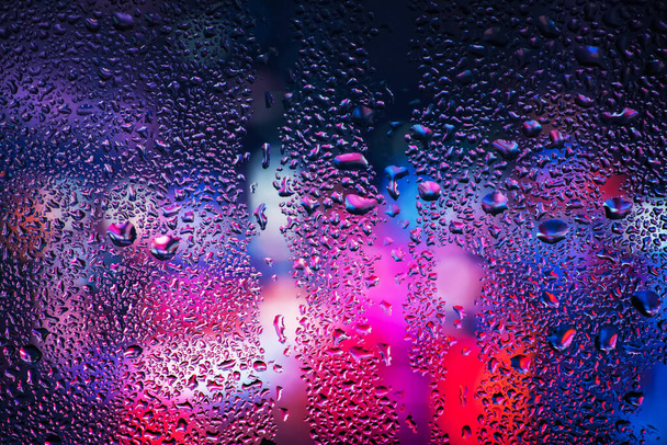 Condensation sur la vitre transparente. Des gouttes d'eau. Pluie. Texture de fond abstraite
. - Photo, image