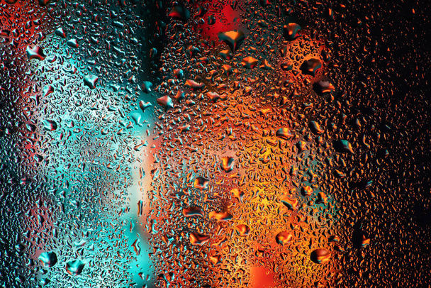 Condensación en la ventana de cristal transparente. Gotas de agua. Lluvia. Textura de fondo abstracta
. - Foto, Imagen