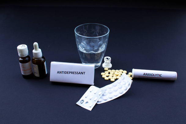 Picture of anxiolytics, antidepressants and sleeping pills. Addiction, abuse and abstinence in the new millennium.  - Foto, Imagem