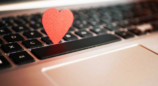 Heart on laptop keyboard. Online dating concept. Distance relationships. Personal blog - Fotoğraf, Görsel