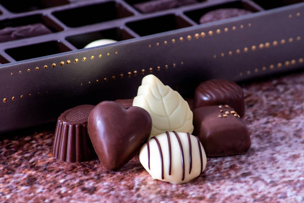 Box of luxury chocolate showcases the sweet treats inside - Fotografie, Obrázek