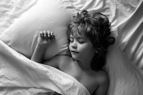 Kids sleeping, top view. Sweet sleep child. - Foto, Bild