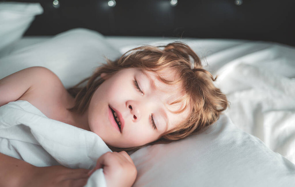 Sleeping kids in bed. Six years old Kid sleep in bed. - Foto, Imagen