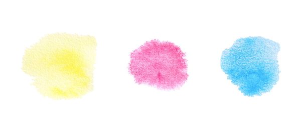 Täplä akvarelli keltainen, magenta ja syaani väri rakenne eristetty valkoisella pohjalla - Valokuva, kuva