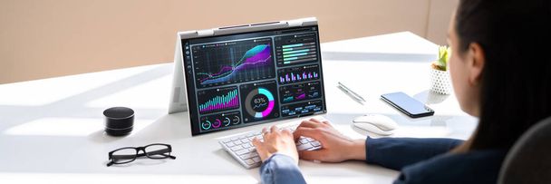 KPI Dashboard Data Analytics On Business Laptop - Foto, Imagem