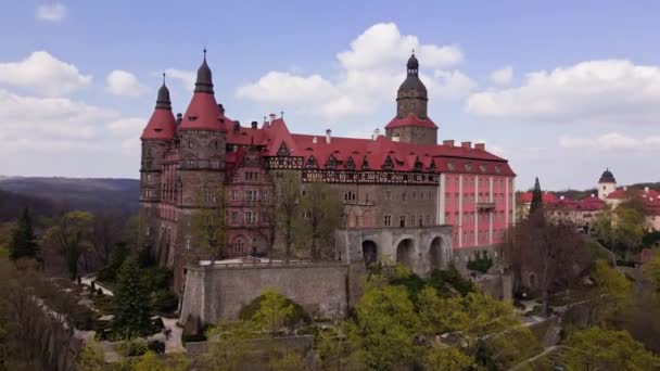 Замок Ксяз в Польше, Нижняя Силезия. Знаменитый туристический ориентир - Кадры, видео