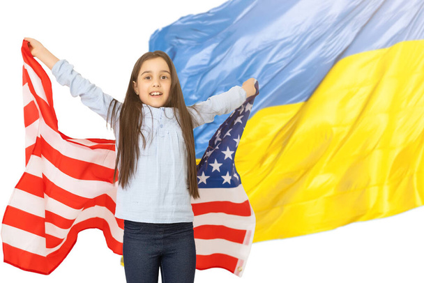 ウクライナの国旗を背景にウサの旗を持つ少女 - 写真・画像