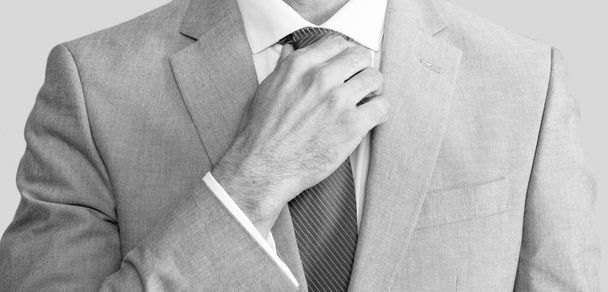 Geschäftserfolg. Geschäftsmann mit Anzug und Krawatte. Herrengarderobe und Stil. - Foto, Bild