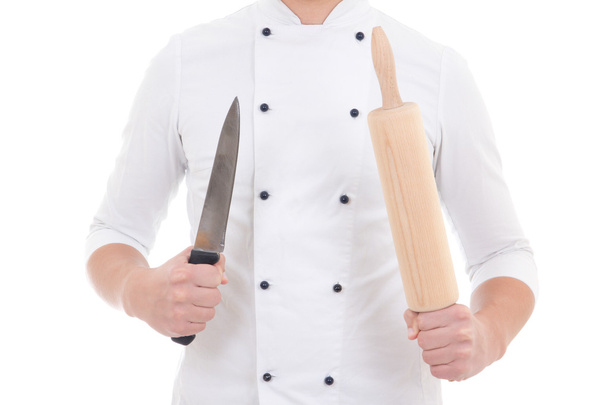madera para hornear rodillo y cuchillo en las manos del chef aislado en wh - Foto, imagen