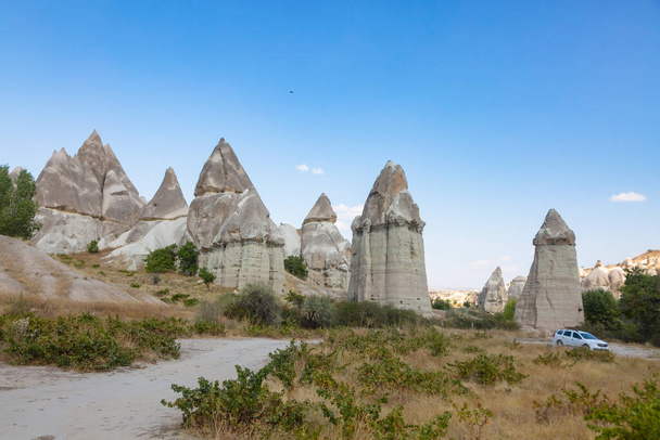 Love Valley - is truly one of the most unique places to visit in Cappadocia. The fairy chimney rock formations, towers, cones, valleys, and caves - Fotoğraf, Görsel