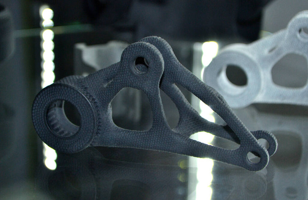 Un modelo negro impreso en impresora 3D. Objeto negro impreso en impresora 3D - Foto, Imagen