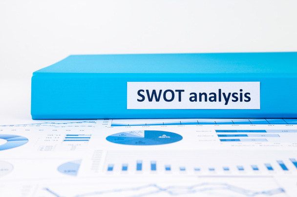 Arvioi ja suunnittele hankkeita SWOT-analyysin ja liiketoiminnan avulla g
 - Valokuva, kuva