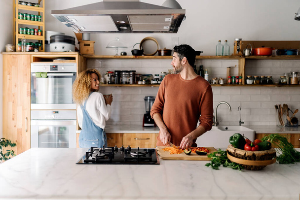 Couple preparing food in kitchen. - Foto, Imagem