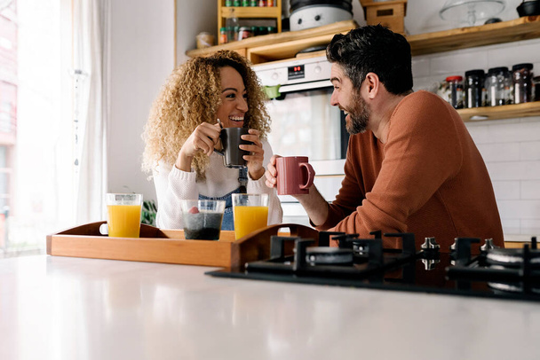 Couple having breakfast in kitchen. - Zdjęcie, obraz