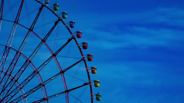 Ferris kerék mögött kék ég Ariake Tokyo - Felvétel, videó