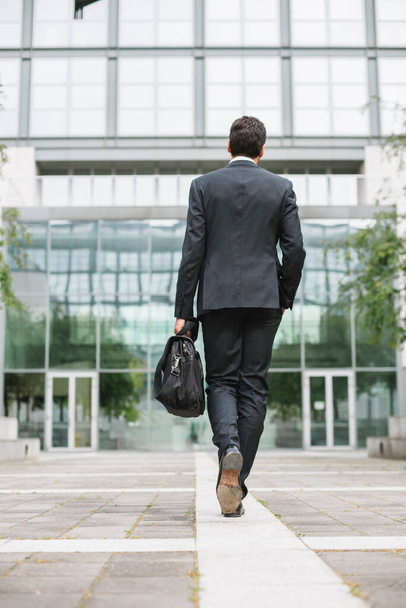 Businessman going to work - Foto, afbeelding