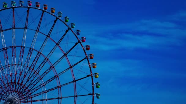 Ferris kerék mögött kék ég Ariake Tokyo - Felvétel, videó