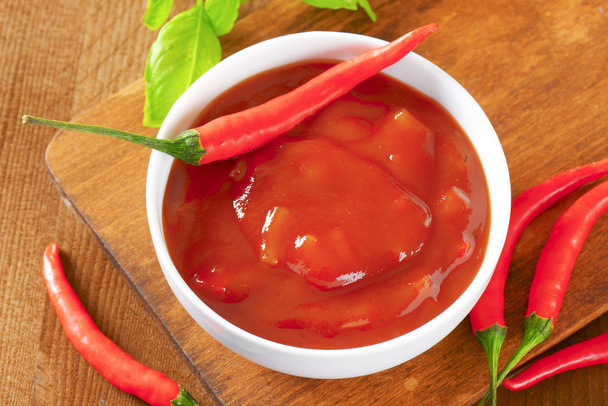 Hete tomaat-peper saus - Foto, afbeelding
