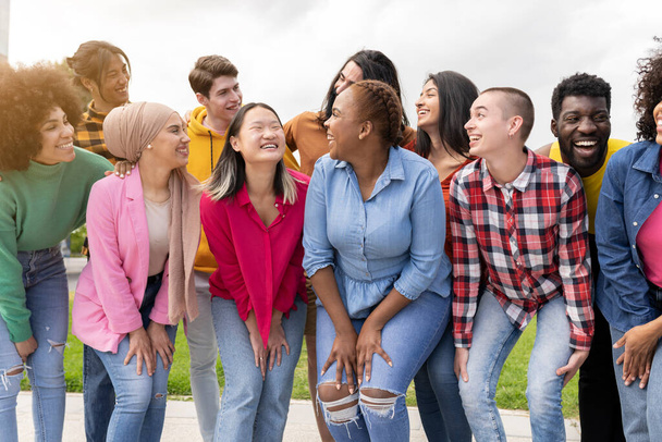 Many beautiful people standing smile at camera taking portrait outdoors - Large group of happy multiracial friends - Young happy students taking photo outside school - Foto, Bild