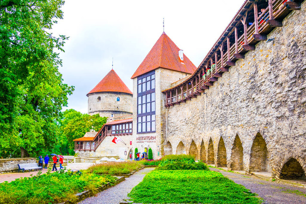 Detail of the medieval fortification in the Estonian capital Tallin - Foto, afbeelding