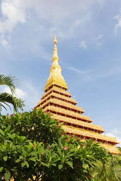 Beautiful thai temple with sky, Khon Kaen province, Thailand. - Foto, Imagen