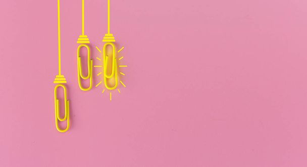 Great ideas concept with paperclip,thinking,creativity,light bulb on blue background,new ideas concept. - Foto, imagen