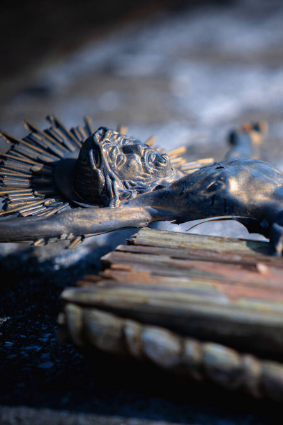 Destroyed ancient statue of the crucifixion of Jesus Christ  - 写真・画像