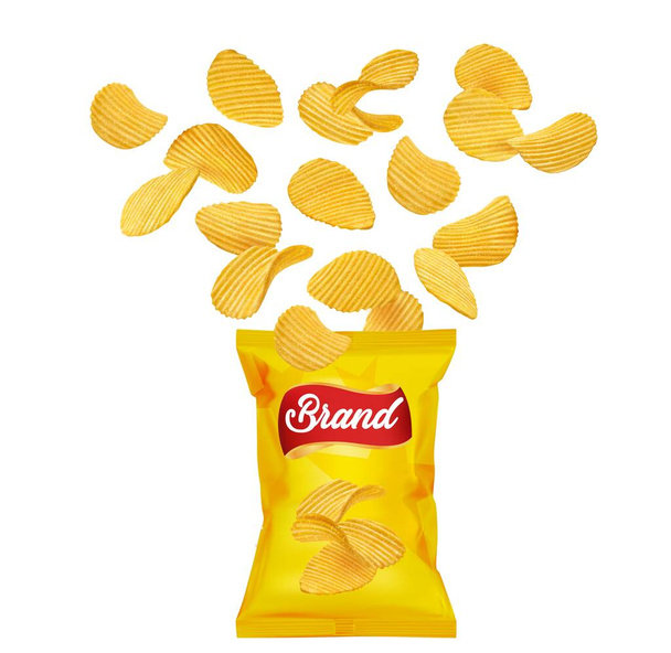Хрустящие рябь картофельные чипсы летят в упаковке, векторные реалистичные закуски пакет. Рябь картофельных чипсов, падающих в упаковку, запеченные картофельные чипсы с ребристыми хрустящими чипсами - Вектор,изображение