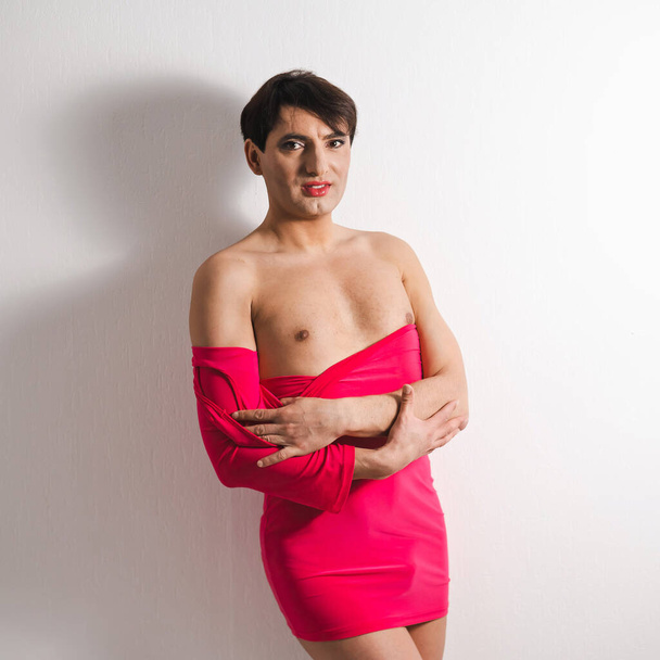 Homosexual in a pink female dress. A man in make-up. - Foto, imagen