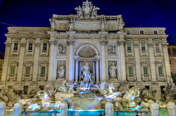 Night view over fontana di trevi in rome - Foto, imagen