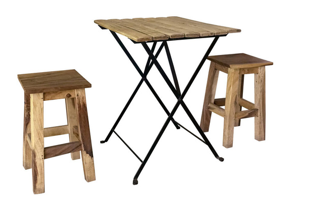 Mesa plegable patas de acero con silla de madera aislada sobre fondo blanco, trabajar con el camino de recorte.  - Foto, imagen