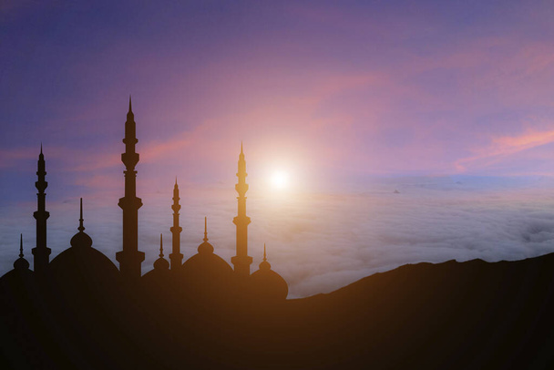islamische Hintergrund Berggipfel Moschee mit Sonnenuntergang - Foto, Bild