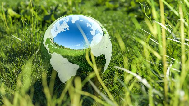 Zavřít pohled na planetu Země koule křišťálové koule na zelené trávě pole. Ochrana životního prostředí, ekologie a křišťálová koule světa. Pojetí ochrany životního prostředí. 3D vykreslování.  - Fotografie, Obrázek