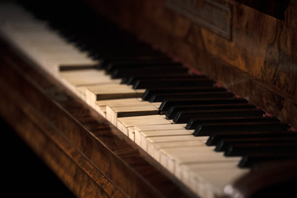 vintage old piano keyboard detail close up  - Foto, Imagem