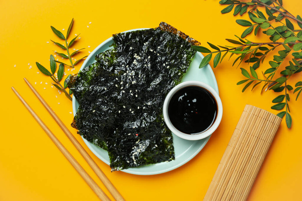Έννοια της ιαπωνικής τροφίμων, φύκια nori, top view - Φωτογραφία, εικόνα