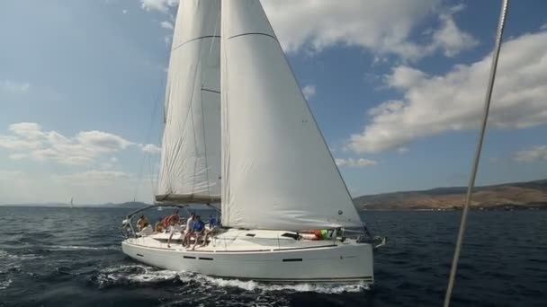 Voiliers participent à la régate de voile "12ème Ellada Automne 2014" sur la mer Égée
. - Séquence, vidéo