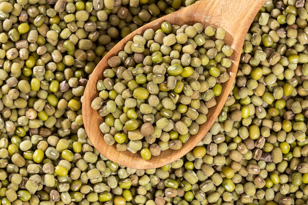 Vigna Radiata - Raw organic green mung beans - Zdjęcie, obraz